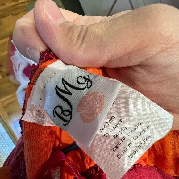 Hocus Pocus!  Mary Sanderson Costume for GIRLS - Picture 3 of 4